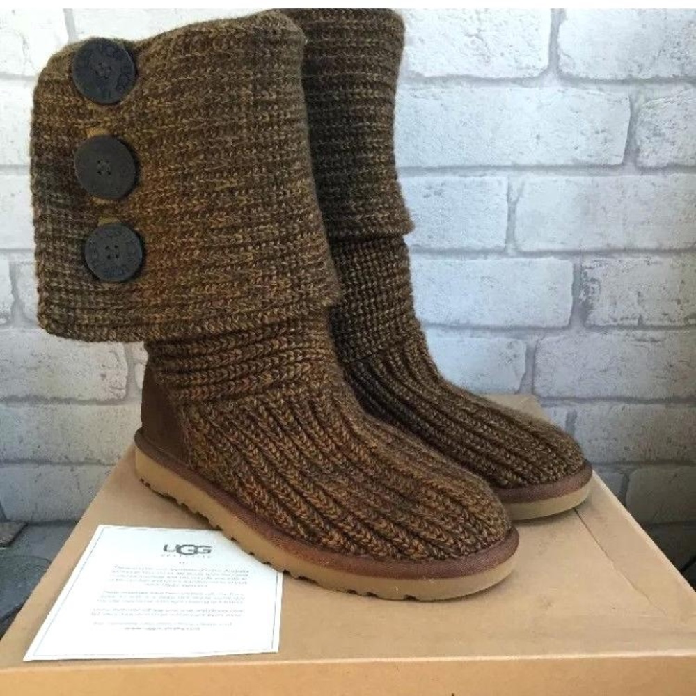 Brown Classic Cardy Uggs - Size 9